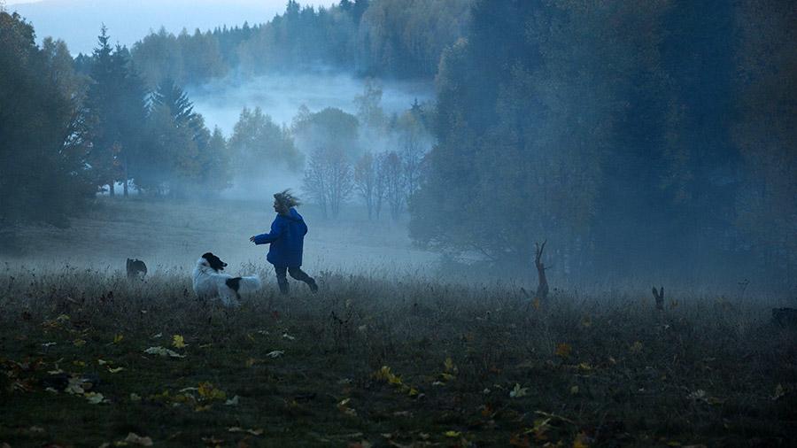 Wariaci i myśliwi (recenzja filmu Pokot)