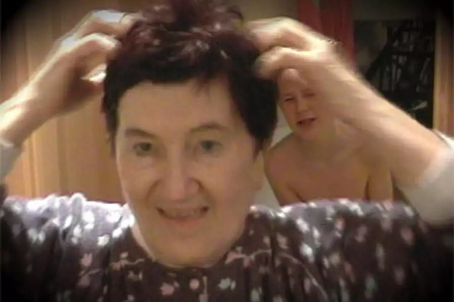 Lustro-podglądacz - galeria zdjęć - filmweb