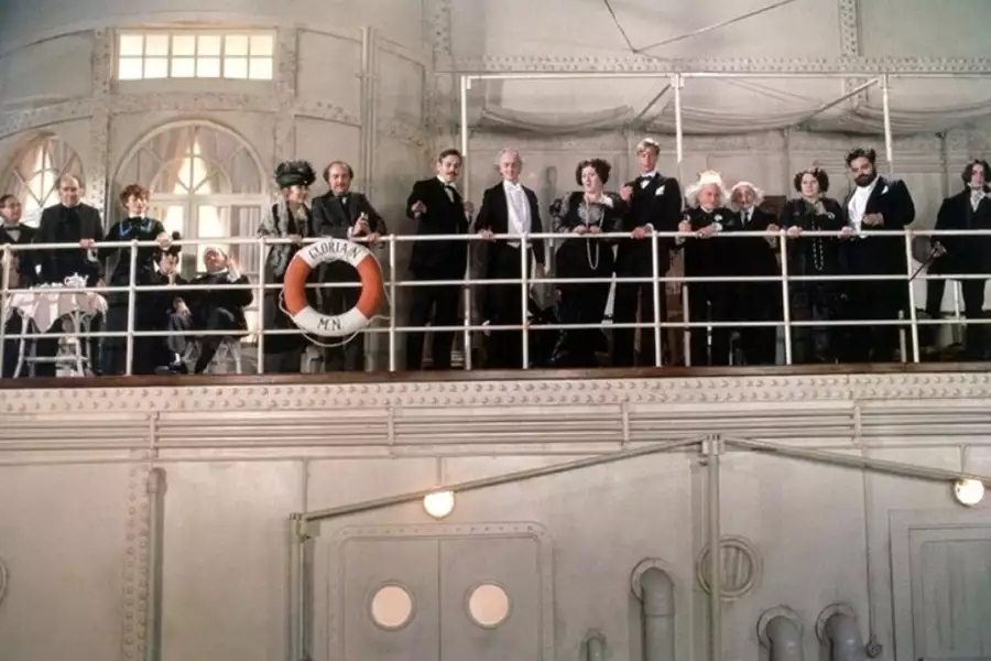 A statek płynie - galeria zdjęć - filmweb