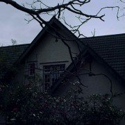 Housebound - galeria zdjęć - filmweb