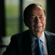 Poszukiwany: ucieczka Carlosa Ghosna - galeria zdjęć - filmweb