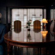 Poszukiwany: ucieczka Carlosa Ghosna - galeria zdjęć - filmweb