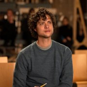 Douglas Smith w Siedem zasłon