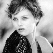 Dziewczyna na moście - galeria zdjęć - filmweb