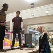 Daybreak - galeria zdjęć - filmweb
