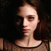 India Eisley w Oblicze mroku