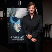 Look Away - galeria zdjęć - filmweb