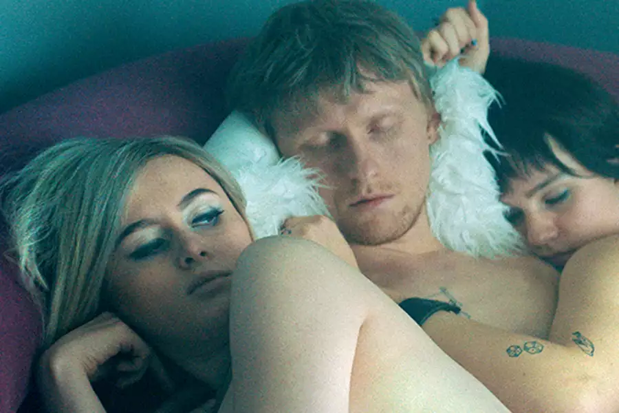 Pozwól mi upaść - galeria zdjęć - filmweb