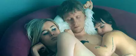 Pozw&oacute;l mi upaść - galeria zdjęć - filmweb