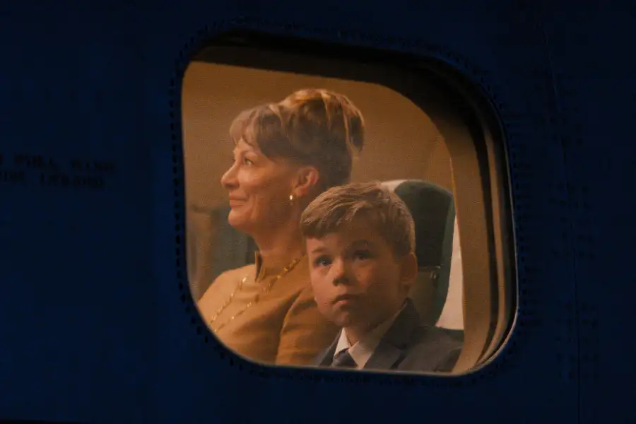 Nocny lot aeroplanem - galeria zdjęć - filmweb