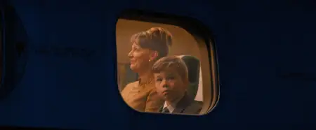 Nocny lot aeroplanem - galeria zdjęć - filmweb