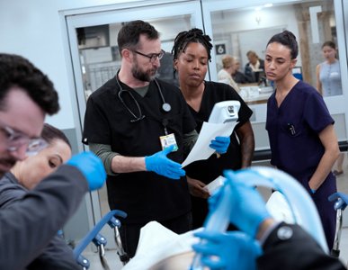 Sezon 2 Odcinek 13 7:00 P.M.