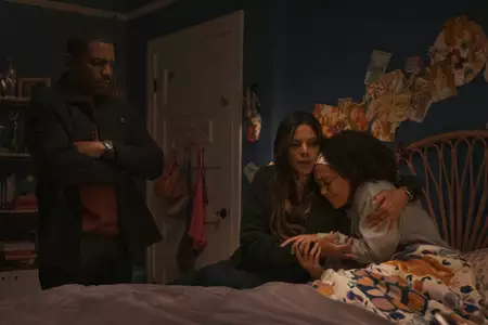 Truth Be Told - galeria zdjęć - filmweb