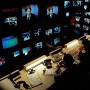 Broadcast News - galeria zdjęć - filmweb