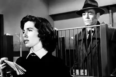 Niewłaściwy człowiek - galeria zdjęć - filmweb