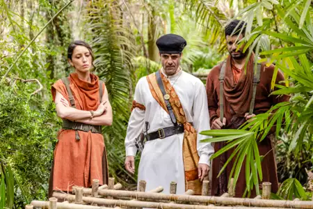 C*A*U*G*H*T - galeria zdjęć - filmweb
