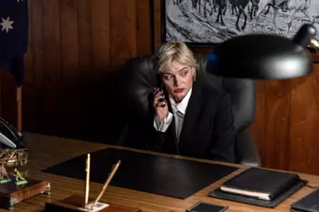 C*A*U*G*H*T - galeria zdjęć - filmweb