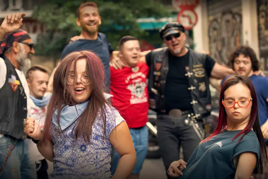  Down the road. Zespół w trasie - galeria zdjęć - filmweb
