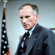 James Rebhorn w Życie Carlita