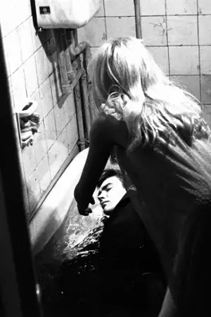 Wstręt - galeria zdjęć - filmweb