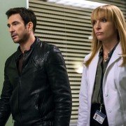 Hostages - galeria zdjęć - filmweb
