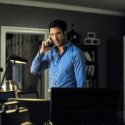 Hostages - galeria zdjęć - filmweb