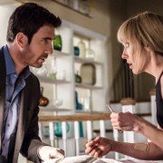 Hostages - galeria zdjęć - filmweb