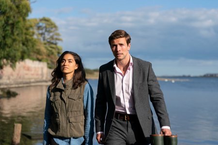 Odcinek 1 A Place of Hiding