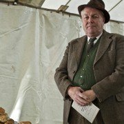 Resistance - galeria zdjęć - filmweb