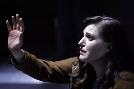 Emergence - galeria zdjęć - filmweb