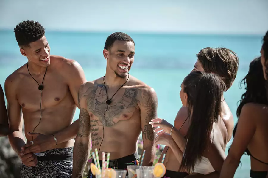 Too Hot to Handle - galeria zdjęć - filmweb