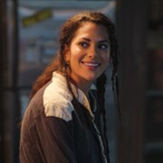 Inbar Lavi w Stumptown