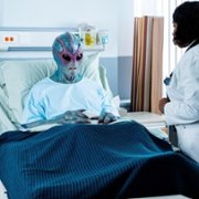 Resident Alien - galeria zdjęć - filmweb