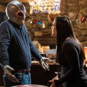 Resident Alien - galeria zdjęć - filmweb