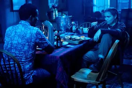 Resident Alien - galeria zdjęć - filmweb