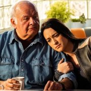 Resident Alien - galeria zdjęć - filmweb