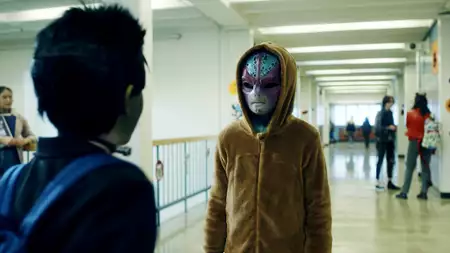 Resident Alien - galeria zdjęć - filmweb