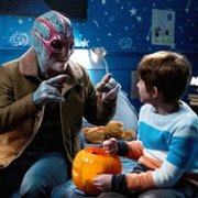 Resident Alien - galeria zdjęć - filmweb