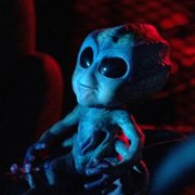 Resident Alien - galeria zdjęć - filmweb