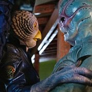 Resident Alien - galeria zdjęć - filmweb