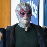 Resident Alien - galeria zdjęć - filmweb