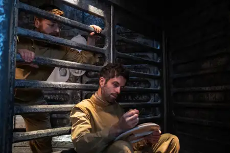 Resident Alien - galeria zdjęć - filmweb