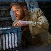 Resident Alien - galeria zdjęć - filmweb