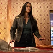Resident Alien - galeria zdjęć - filmweb