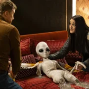 Resident Alien - galeria zdjęć - filmweb