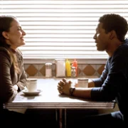 Resident Alien - galeria zdjęć - filmweb
