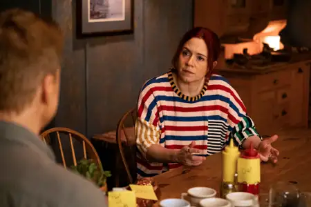 Resident Alien - galeria zdjęć - filmweb