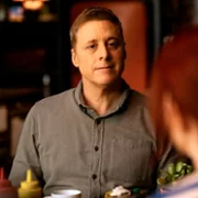 Resident Alien - galeria zdjęć - filmweb