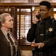 Resident Alien - galeria zdjęć - filmweb