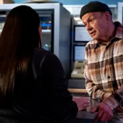 Resident Alien - galeria zdjęć - filmweb